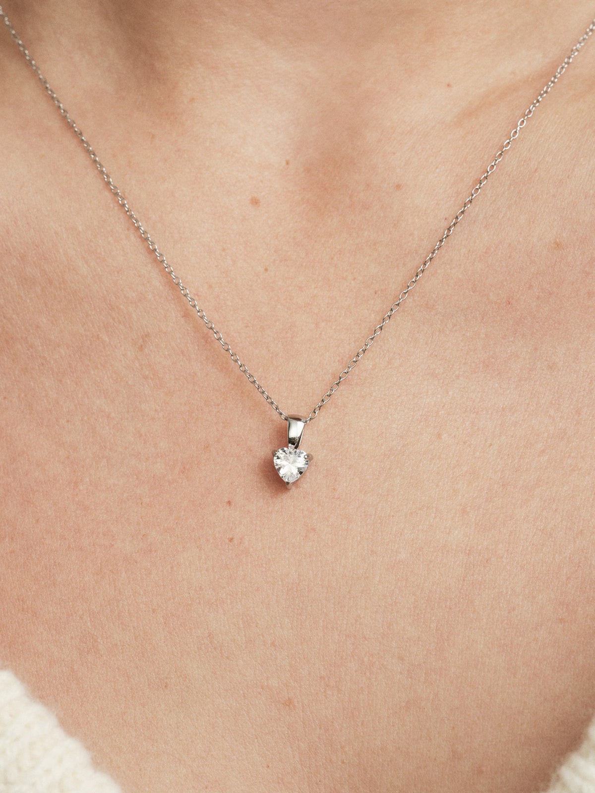 Bonne White Necklace