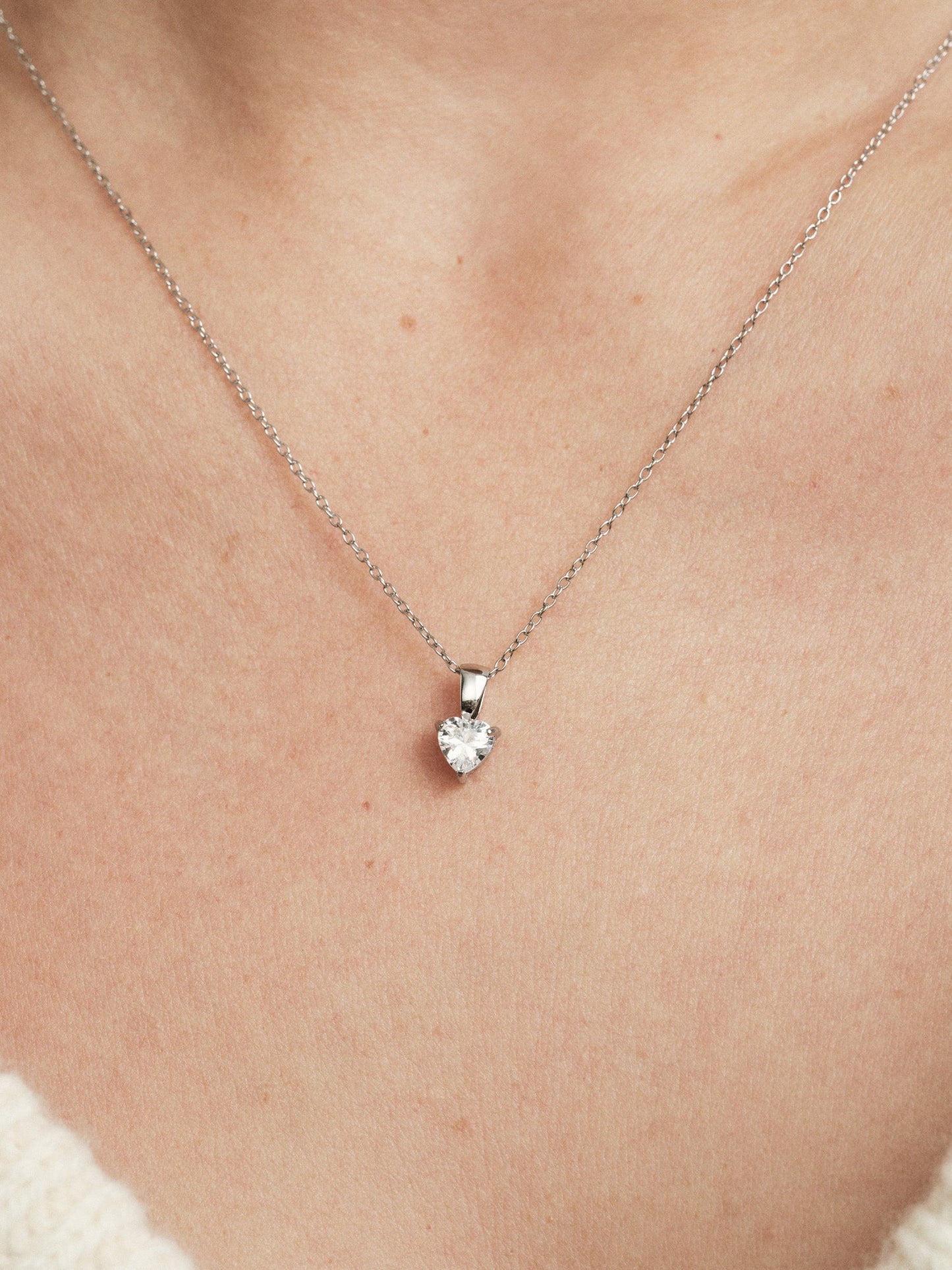 Bonne White Necklace