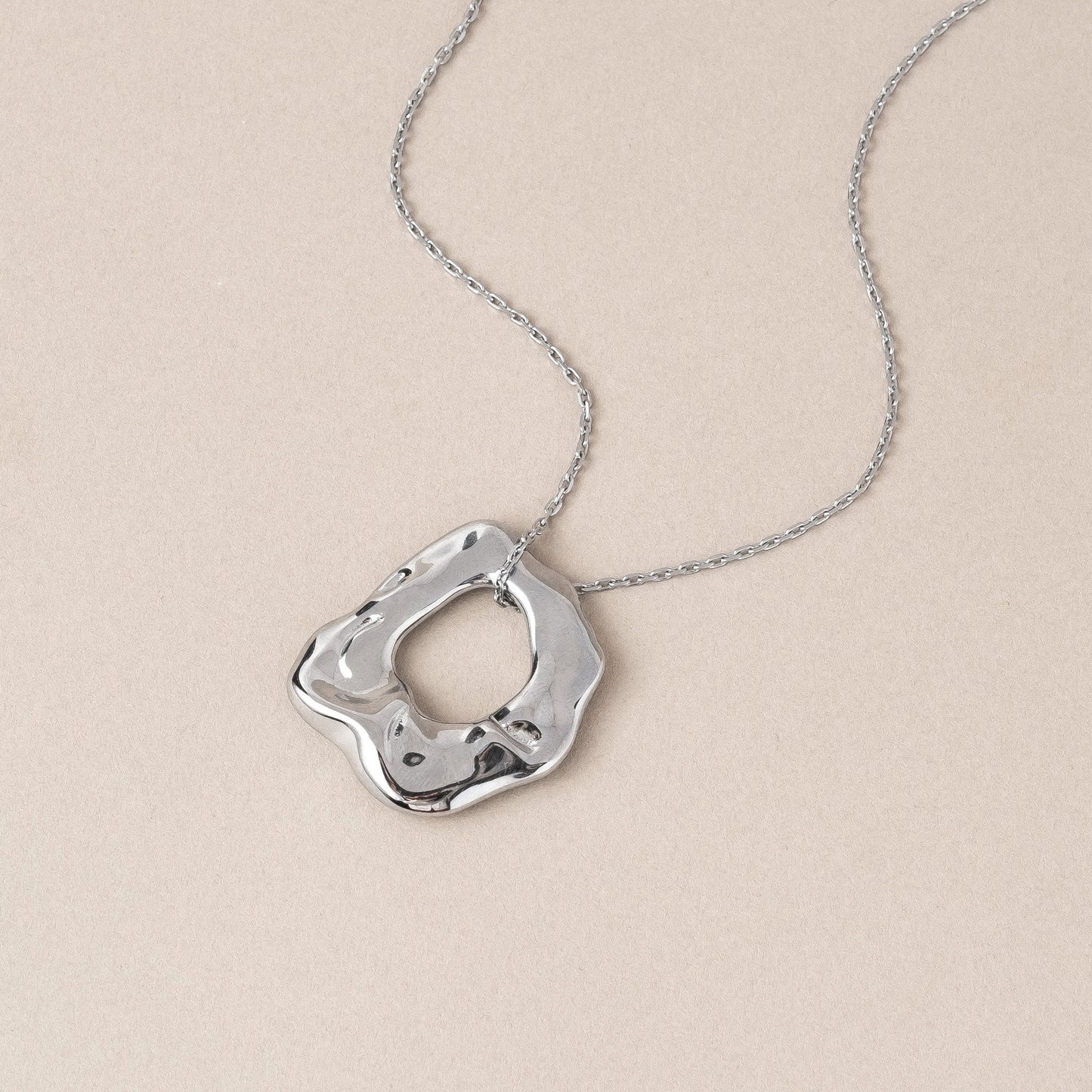 Hammered necklace silver