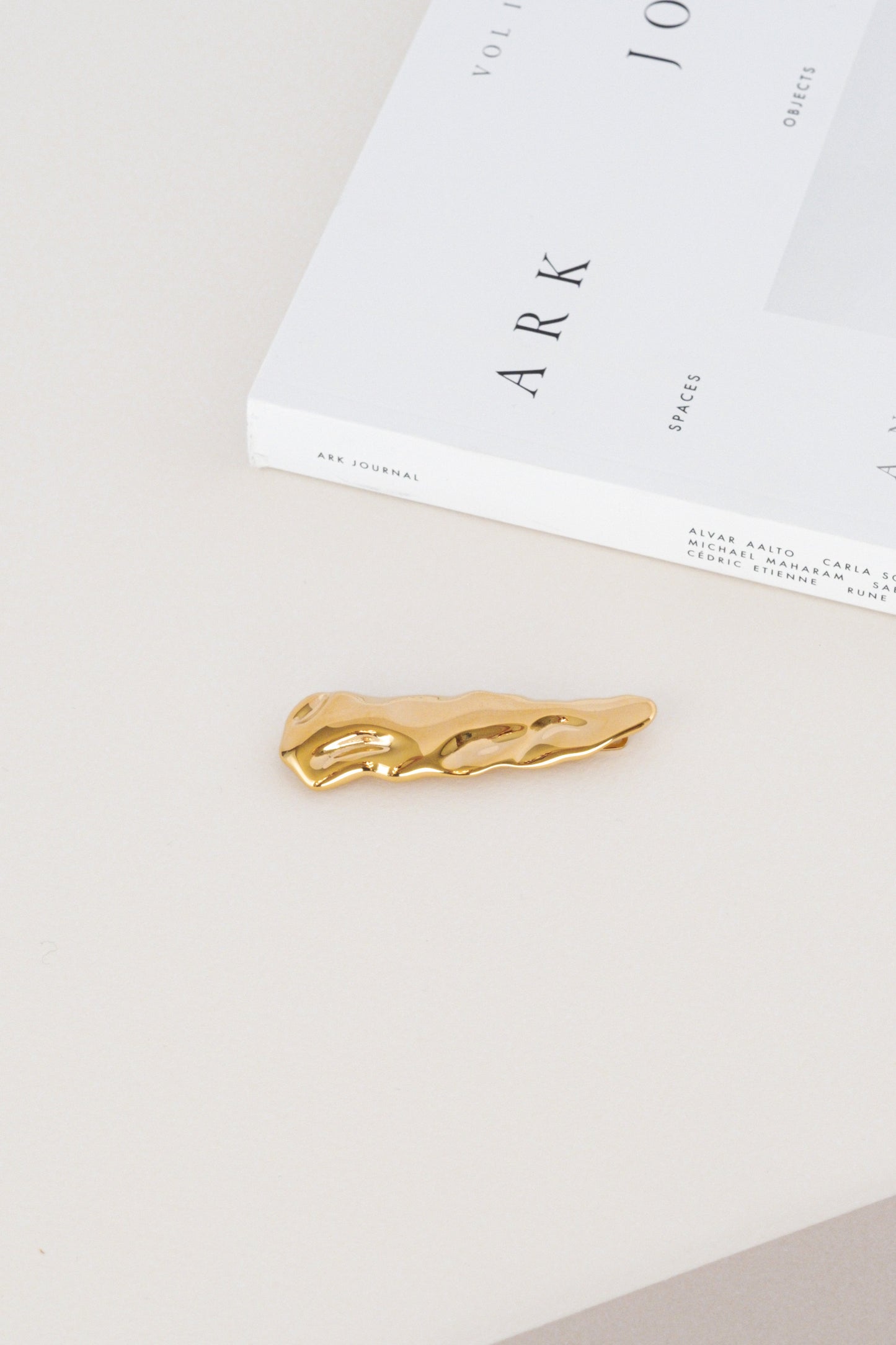 Hammered hairclip gold