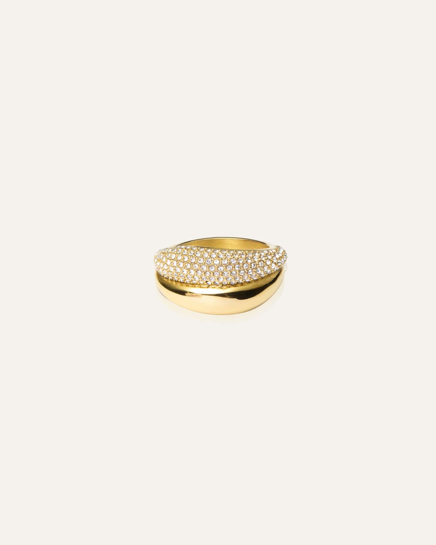 Pavé daring gold ring