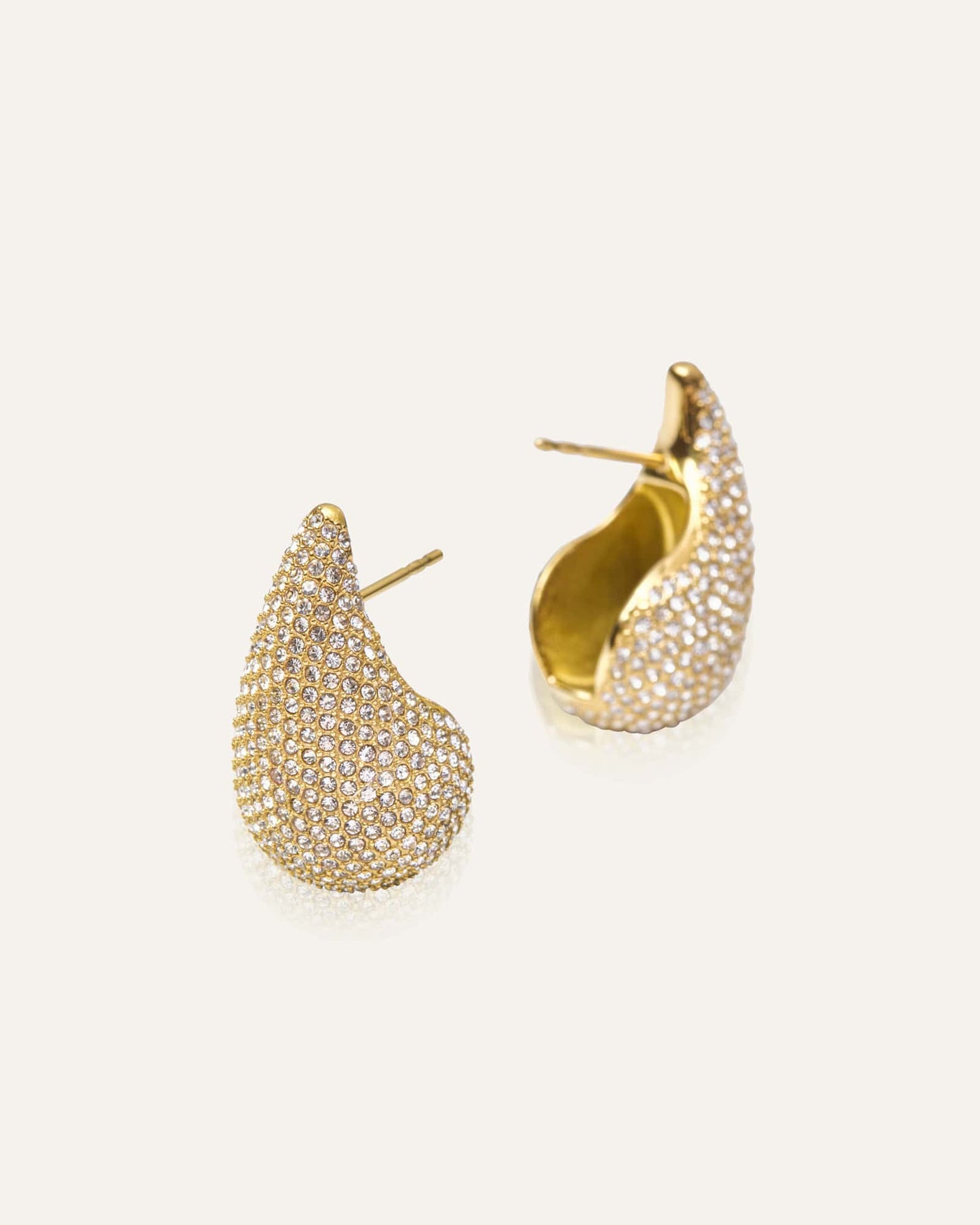 Pavé daring large gold earring