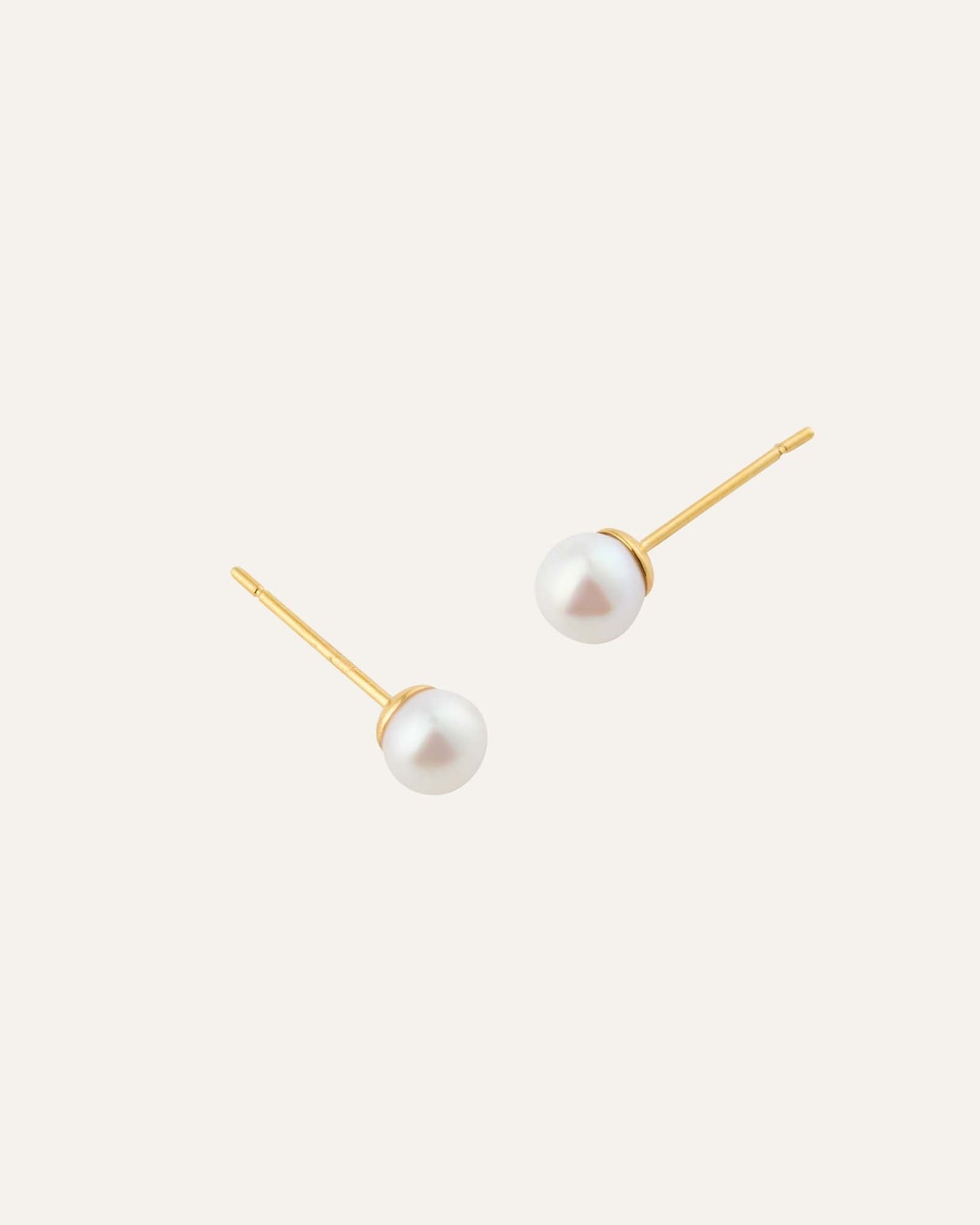 Pearl Studs Medium