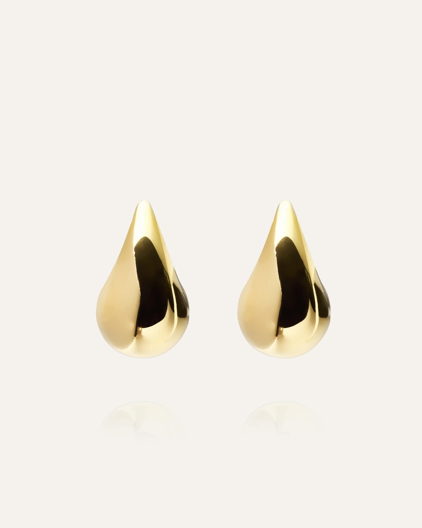 Plain daring small gold earring