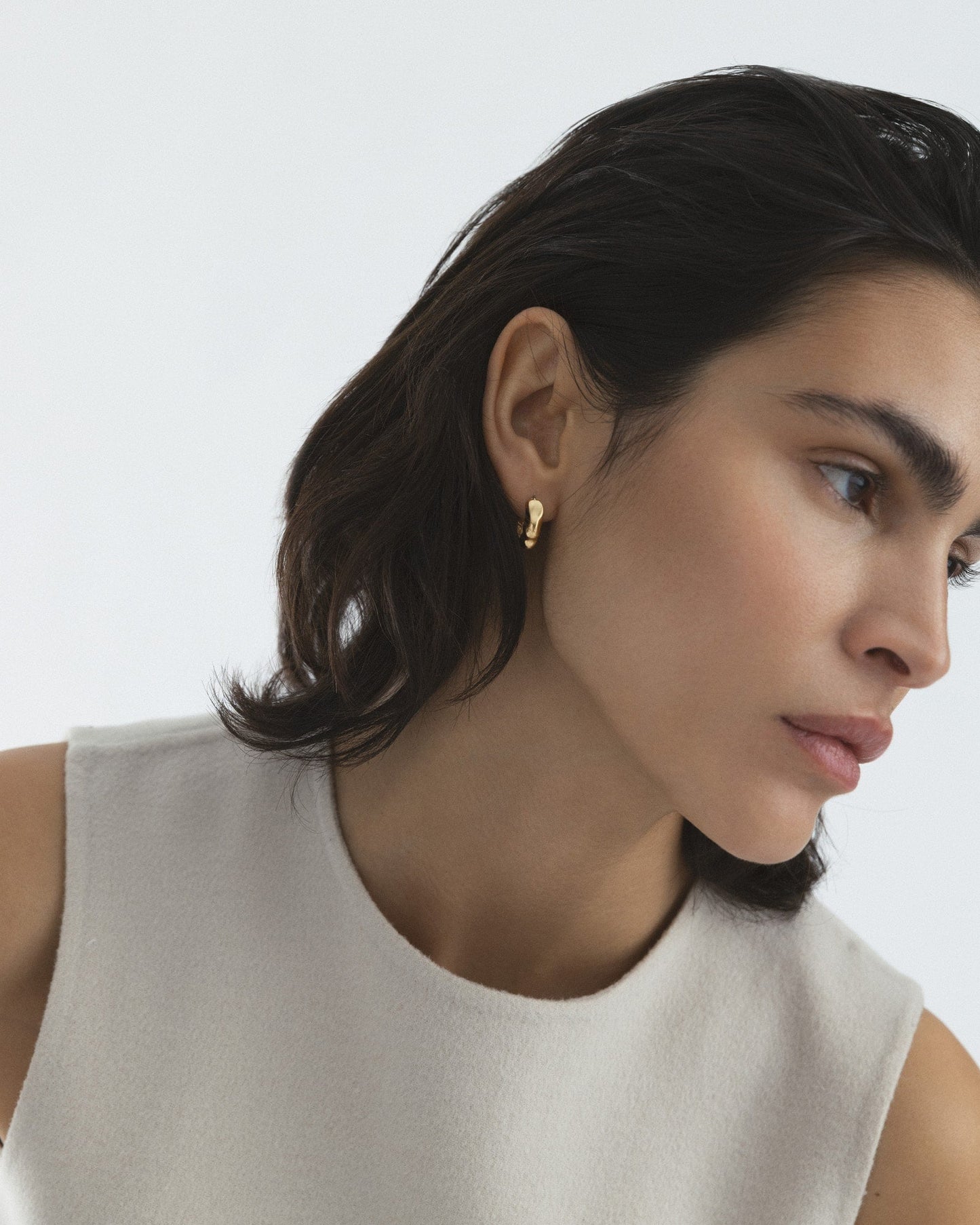 Wavy Bolded Small Hoops