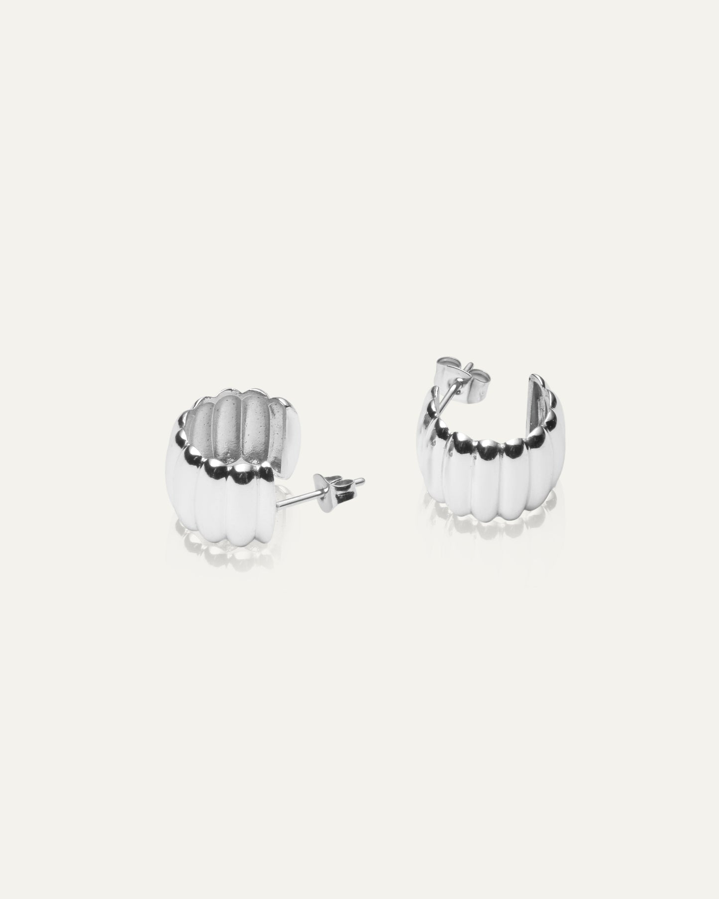 Chic Ribbed Silver Earrings