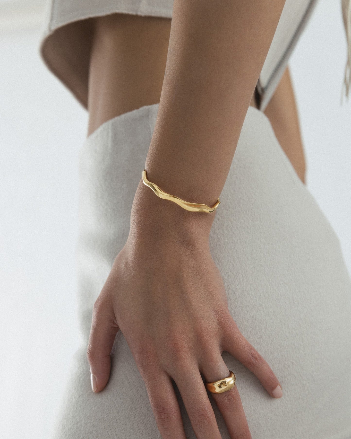 WAVY BOLDED CUFF GOLD BRACELET