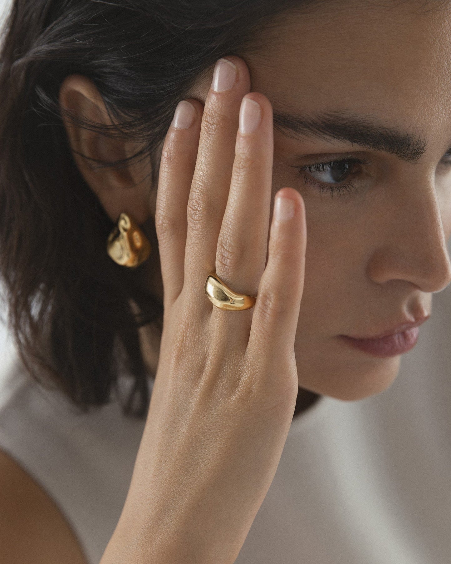 WAVY BOLDED LARGE GOLD RING